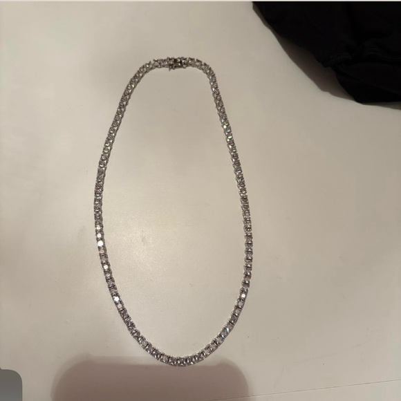 Elegant Silver Necklace - Picture 2 of 5
